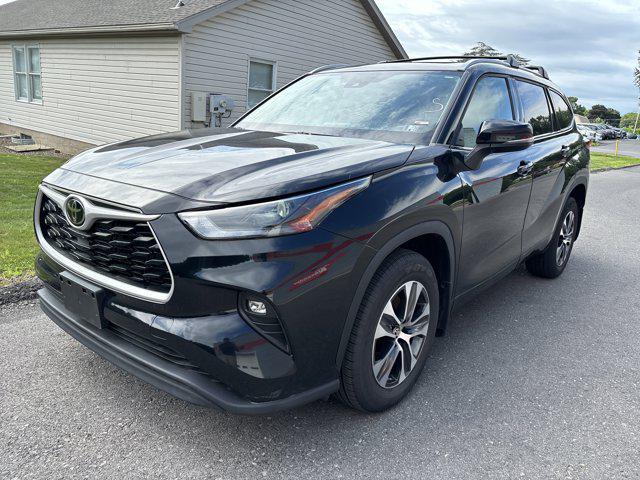 used 2022 Toyota Highlander car, priced at $40,400