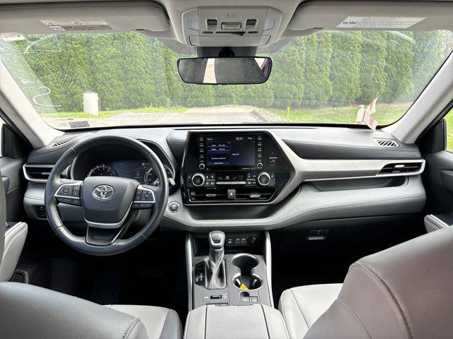 used 2022 Toyota Highlander car, priced at $40,400