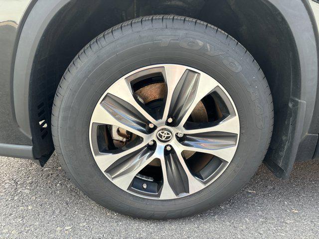 used 2022 Toyota Highlander car, priced at $40,400