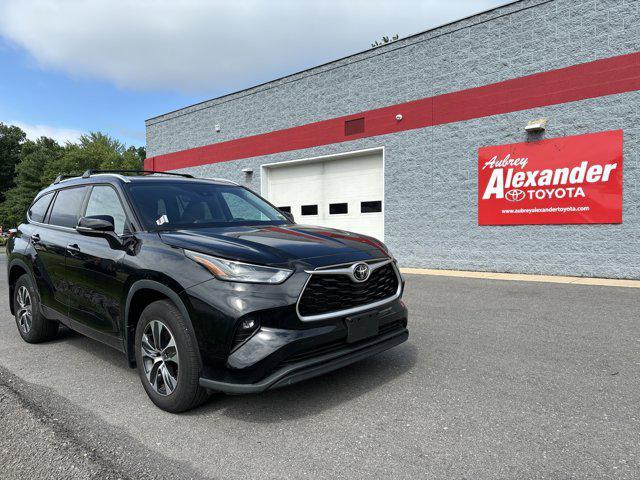 used 2022 Toyota Highlander car, priced at $40,400
