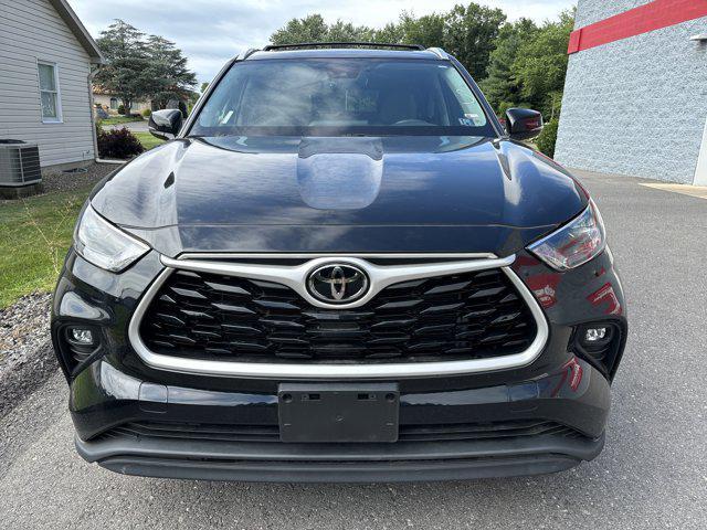 used 2022 Toyota Highlander car, priced at $40,400
