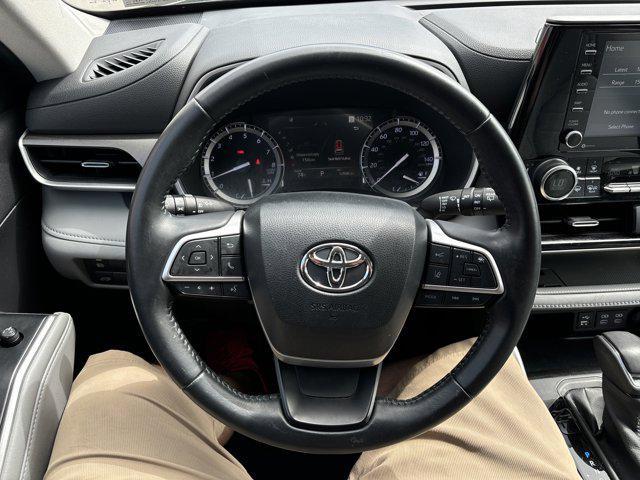 used 2022 Toyota Highlander car, priced at $40,400