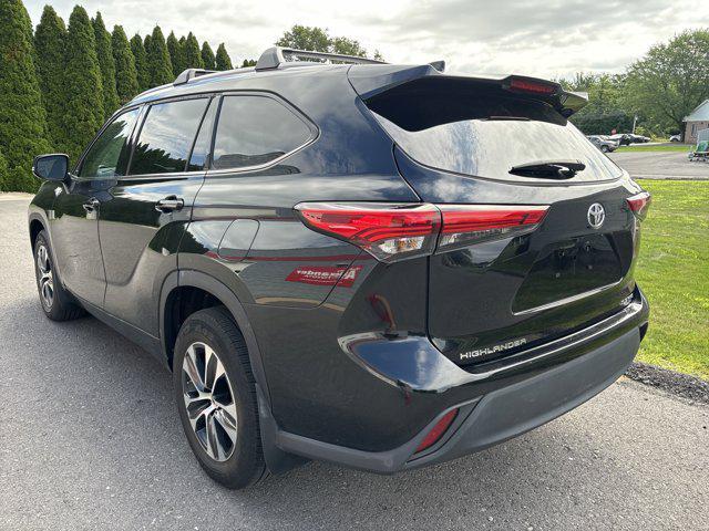 used 2022 Toyota Highlander car, priced at $40,400
