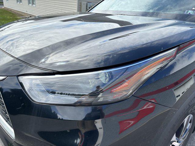 used 2022 Toyota Highlander car, priced at $40,400