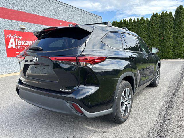 used 2022 Toyota Highlander car, priced at $40,400