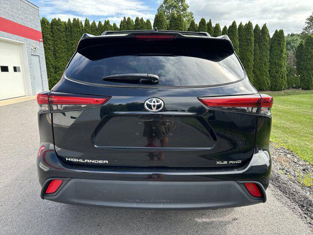 used 2022 Toyota Highlander car, priced at $40,400
