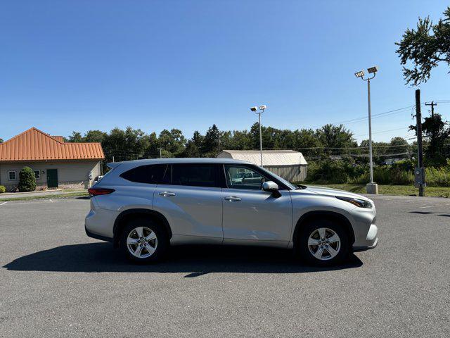 used 2022 Toyota Highlander car, priced at $27,500