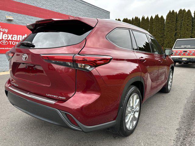 used 2022 Toyota Highlander car, priced at $39,000