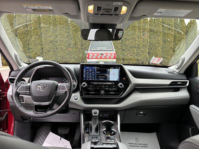 used 2022 Toyota Highlander car, priced at $39,000