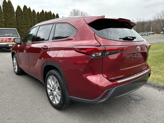 used 2022 Toyota Highlander car, priced at $39,000