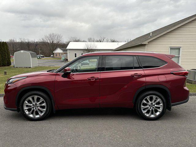 used 2022 Toyota Highlander car, priced at $39,000