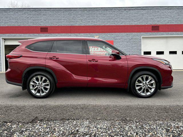 used 2022 Toyota Highlander car, priced at $39,000