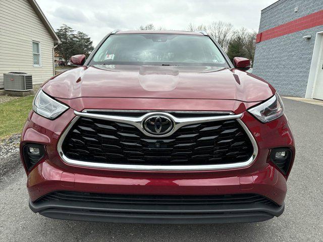 used 2022 Toyota Highlander car, priced at $39,000