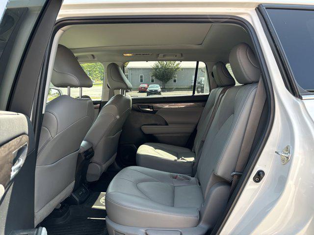 used 2022 Toyota Highlander car, priced at $44,400