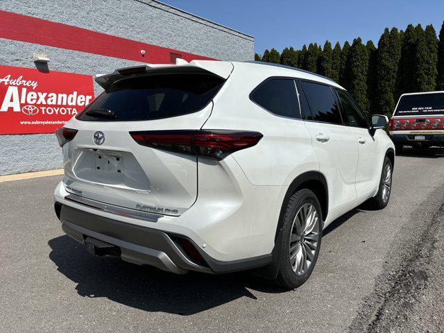 used 2022 Toyota Highlander car, priced at $44,400