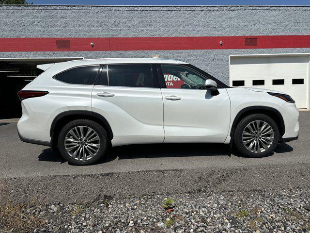 used 2022 Toyota Highlander car, priced at $44,400