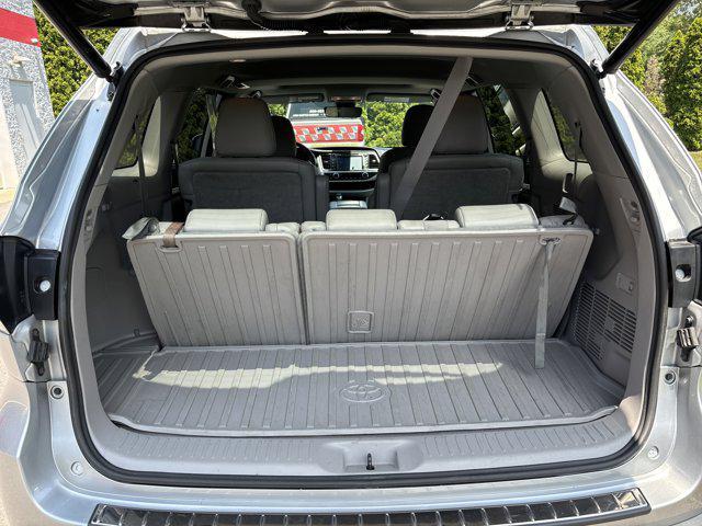 used 2019 Toyota Highlander car, priced at $26,400