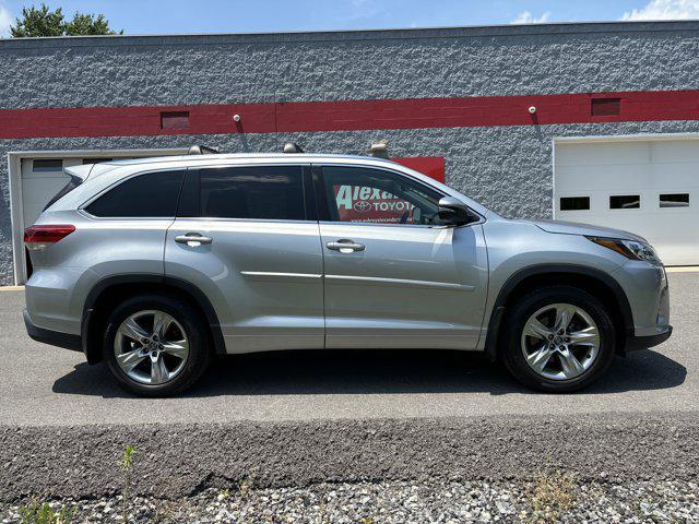 used 2019 Toyota Highlander car, priced at $26,400