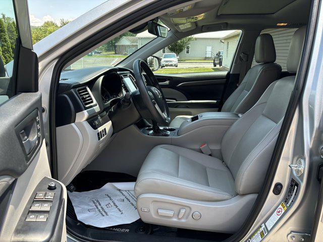 used 2019 Toyota Highlander car, priced at $26,400