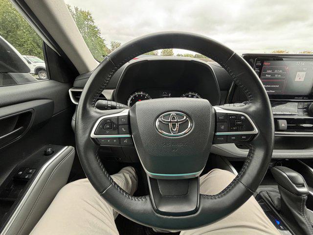 used 2022 Toyota Highlander car, priced at $28,000