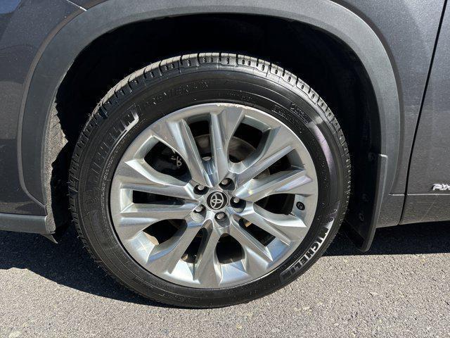 used 2022 Toyota Highlander Hybrid car, priced at $33,000