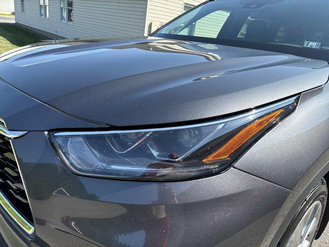 used 2022 Toyota Highlander Hybrid car, priced at $33,000