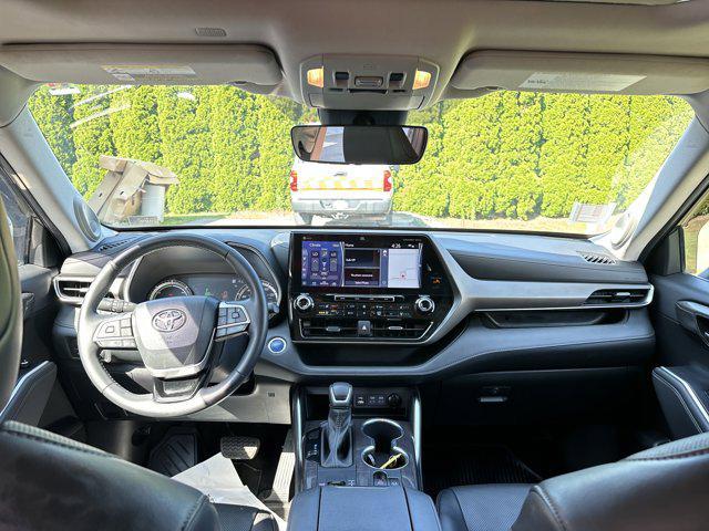used 2022 Toyota Highlander Hybrid car, priced at $33,000