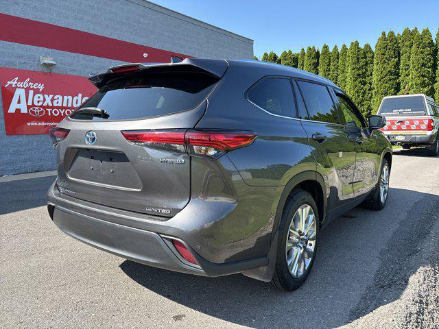 used 2022 Toyota Highlander Hybrid car, priced at $33,000