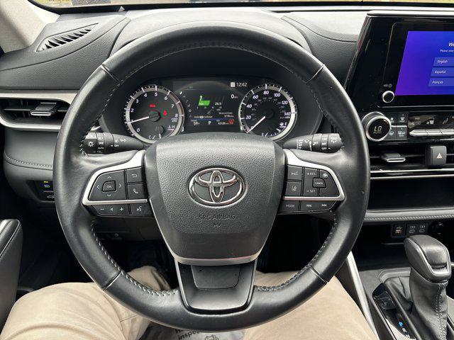 used 2024 Toyota Highlander car, priced at $32,300