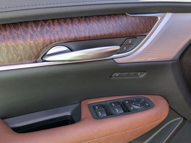 new 2025 Cadillac XT5 car, priced at $54,075