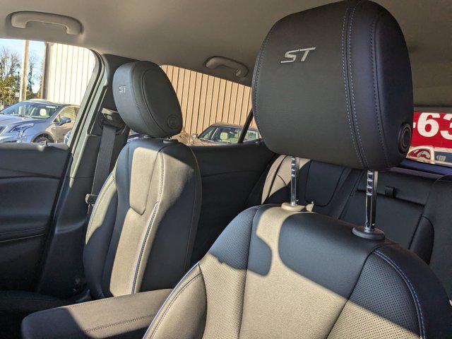 new 2025 Buick Encore GX car, priced at $28,425