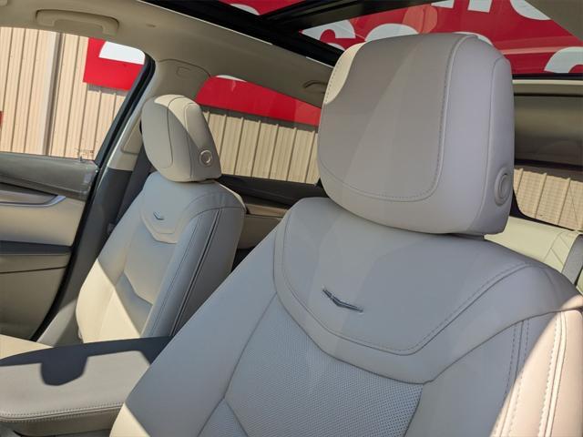 new 2025 Cadillac XT5 car, priced at $51,105