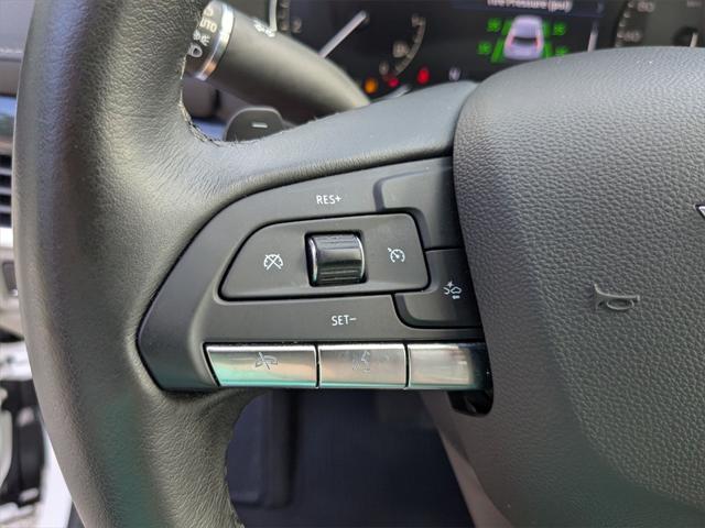 used 2022 Cadillac XT4 car, priced at $27,400