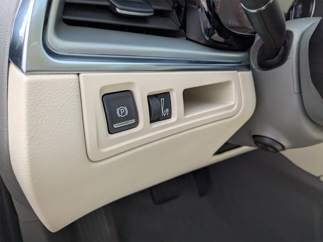 new 2025 Cadillac XT5 car, priced at $51,730