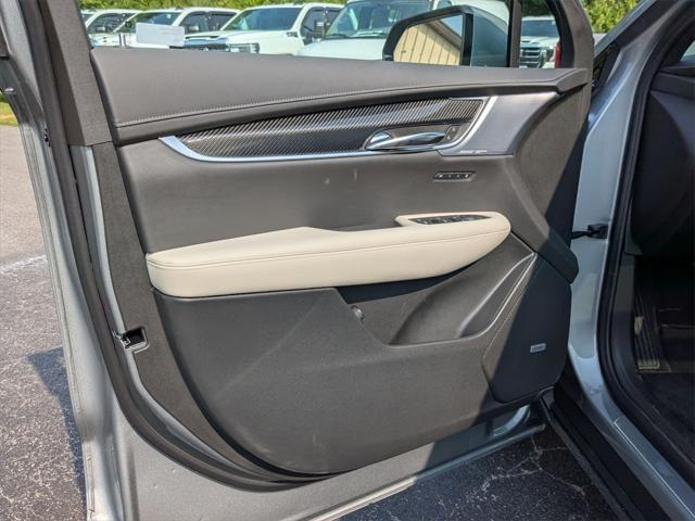 new 2025 Cadillac XT6 car, priced at $64,215
