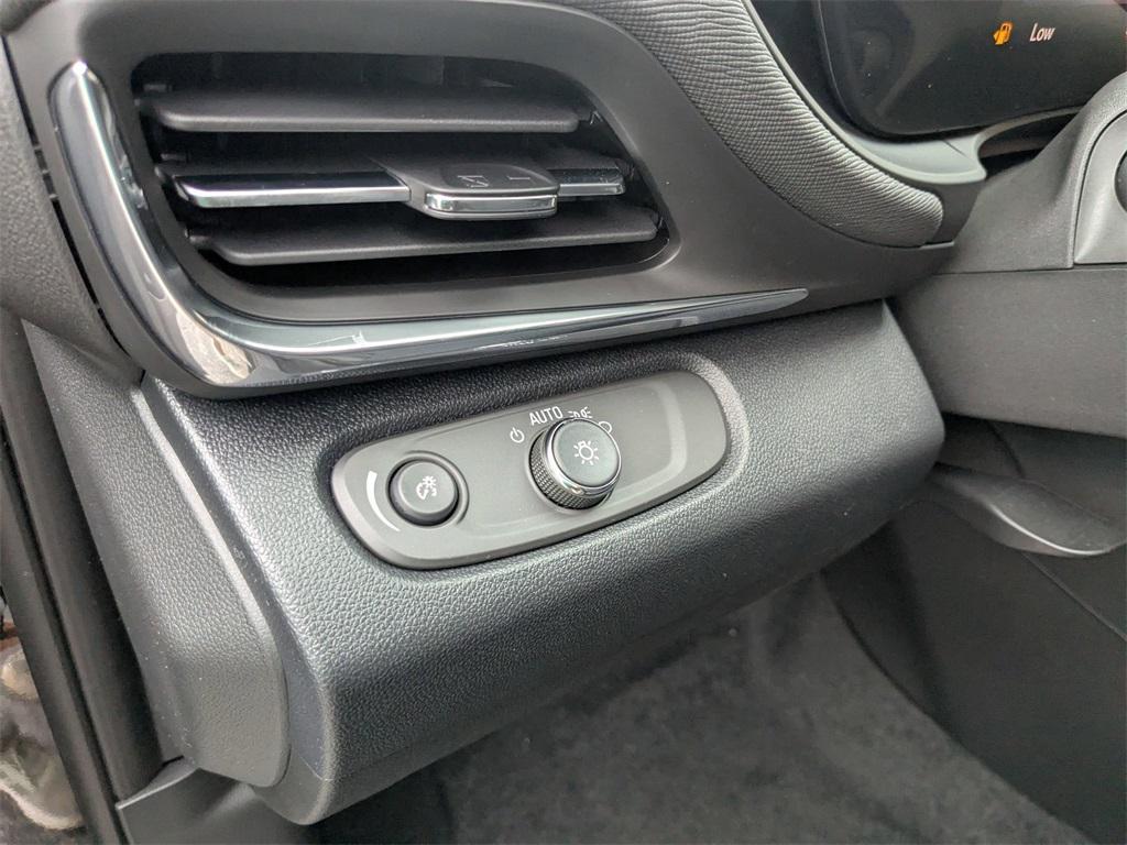 new 2025 Buick Envista car, priced at $26,725