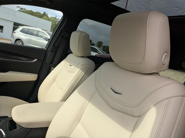 new 2025 Cadillac XT6 car, priced at $64,215