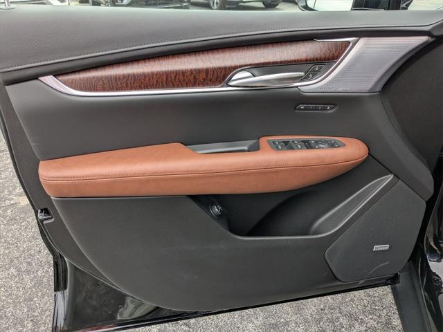 new 2025 Cadillac XT5 car, priced at $53,175