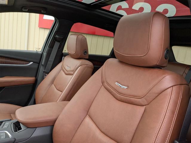 new 2025 Cadillac XT5 car, priced at $53,175
