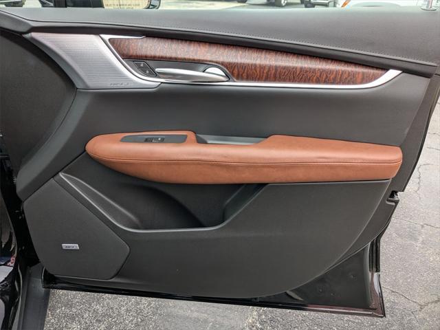 new 2025 Cadillac XT5 car, priced at $53,175