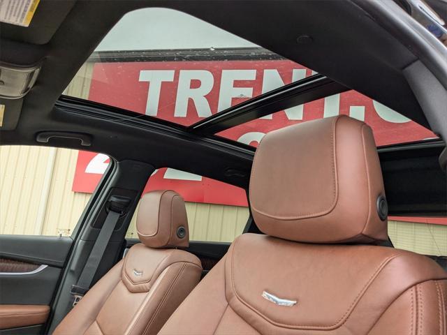 new 2025 Cadillac XT5 car, priced at $53,175