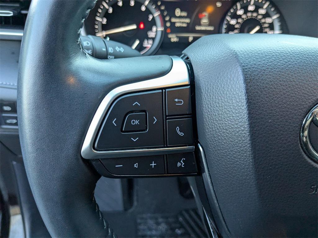 used 2021 Toyota Highlander car, priced at $33,495