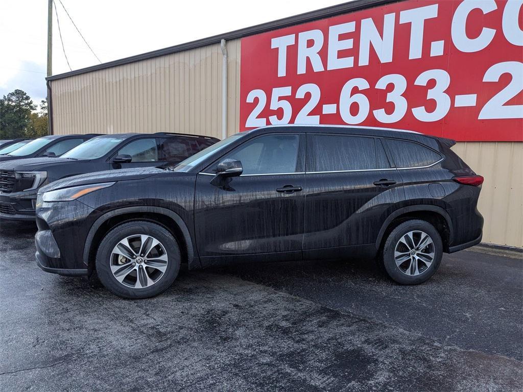 used 2021 Toyota Highlander car, priced at $33,495