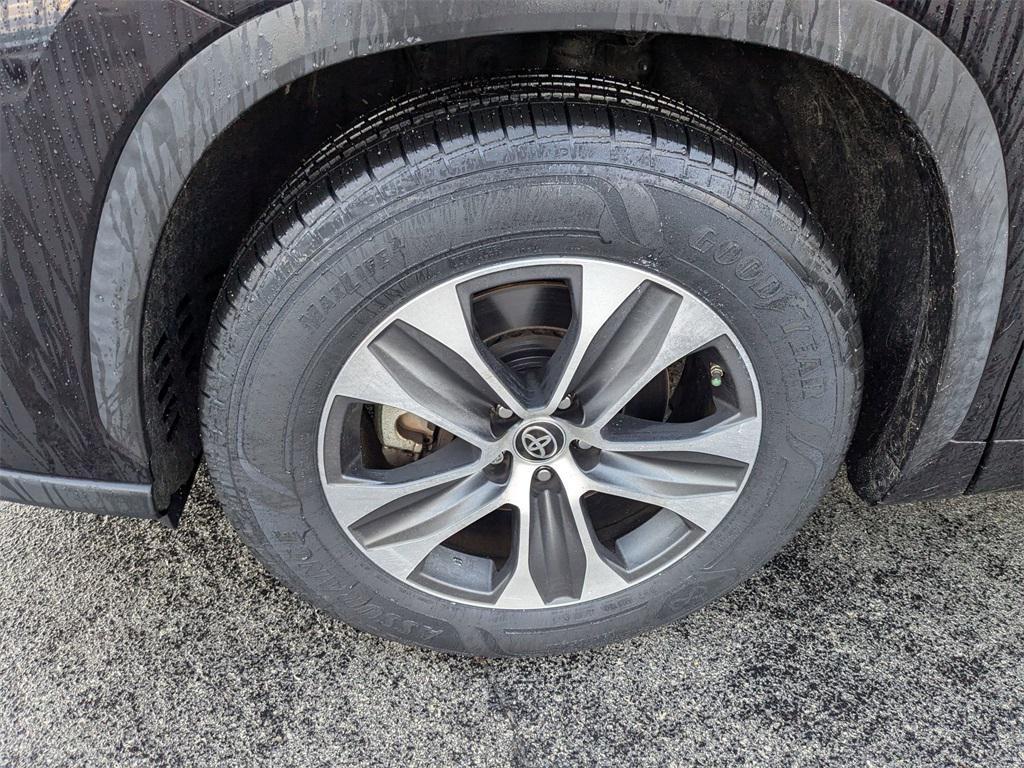 used 2021 Toyota Highlander car, priced at $33,495