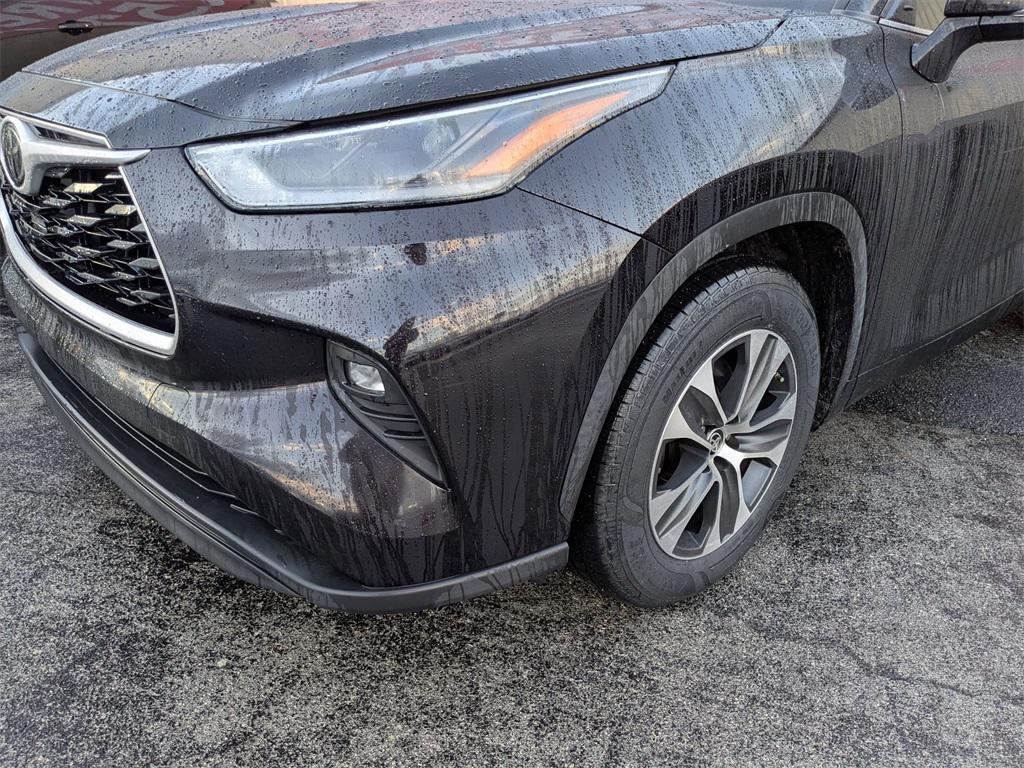 used 2021 Toyota Highlander car, priced at $33,495