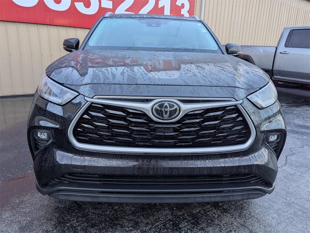 used 2021 Toyota Highlander car, priced at $33,495