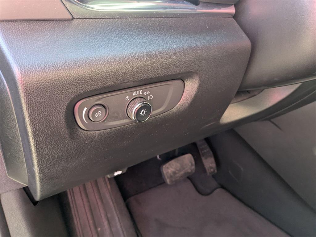 used 2023 Chevrolet Traverse car, priced at $31,600