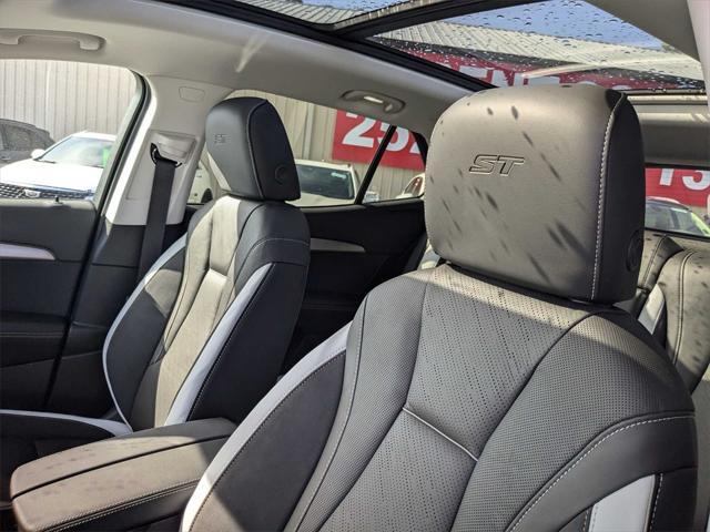 new 2025 Buick Envision car, priced at $41,235