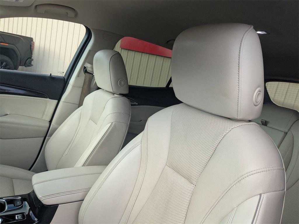 used 2022 Buick Envision car, priced at $25,300