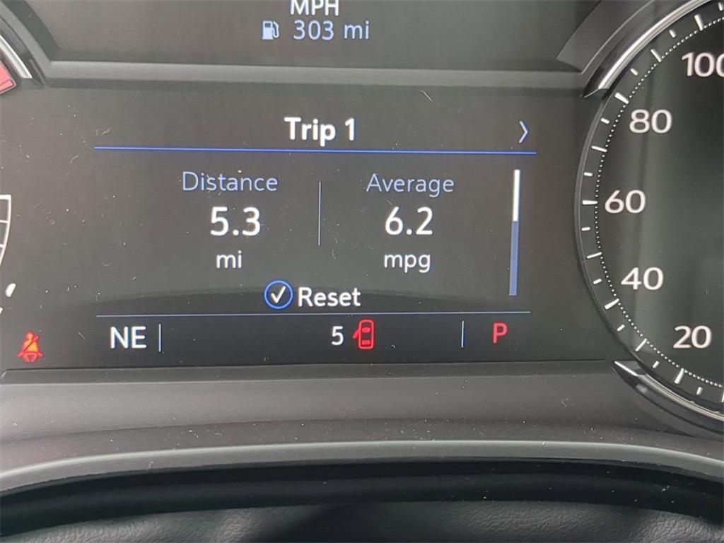 new 2025 Cadillac XT5 car, priced at $42,607